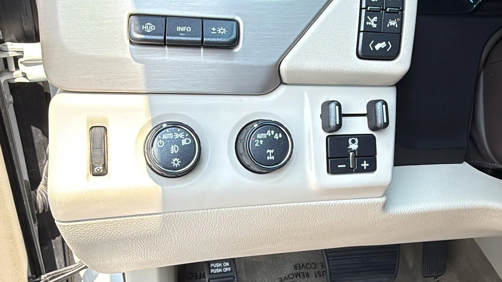 Used 2019 White Frost Tricoat GMC Denali image 20