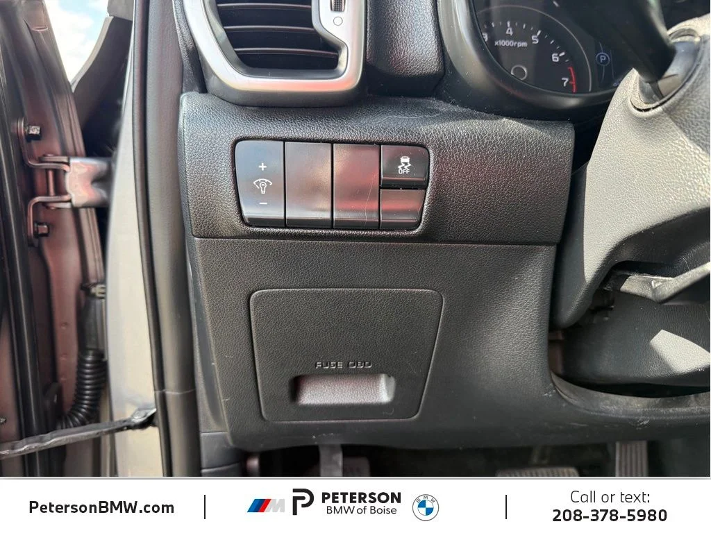 Used 2017 Silver Kia LX image 29