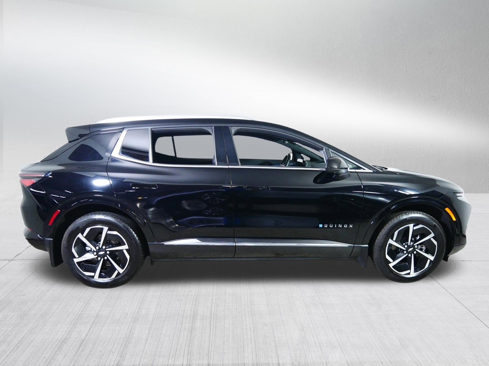 2024 Chevrolet Equinox EV LT - Photo 8