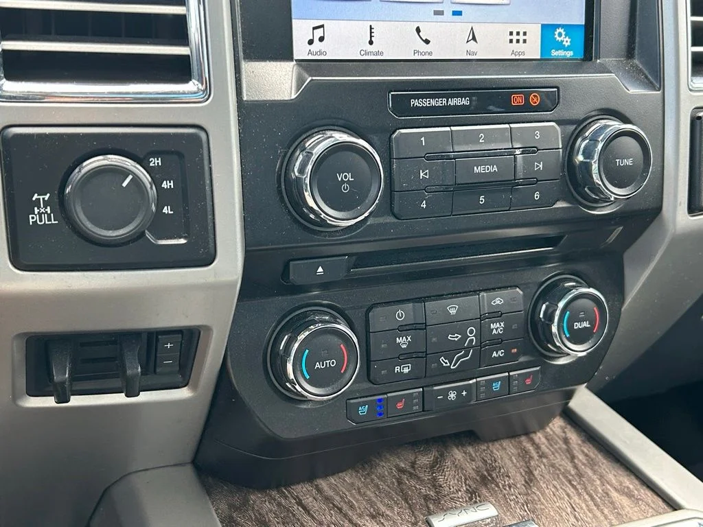 Used 2017 White Gold Metallic Ford Lariat image 35