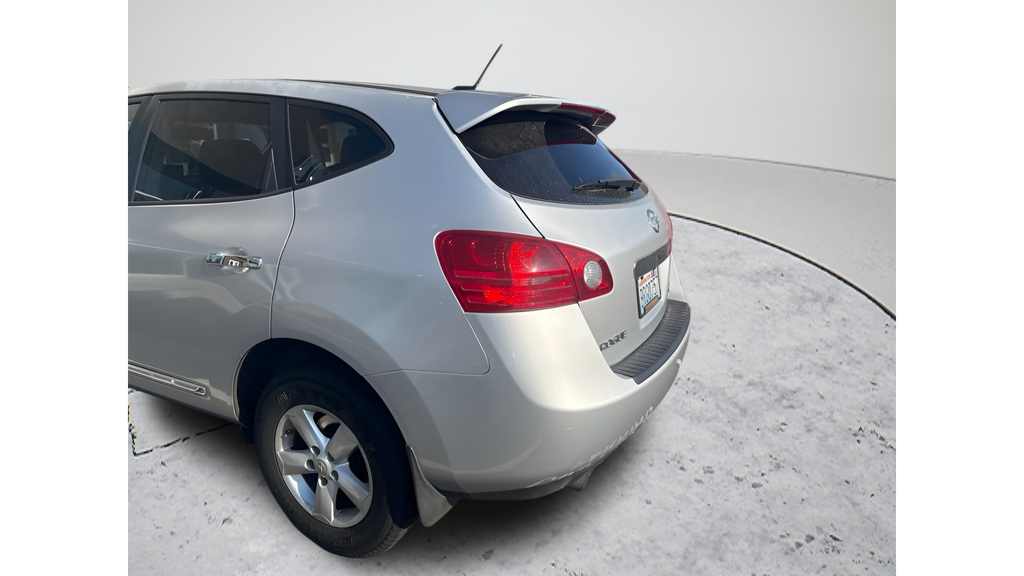 Used 2013 Brilliant Silver Nissan S image 12