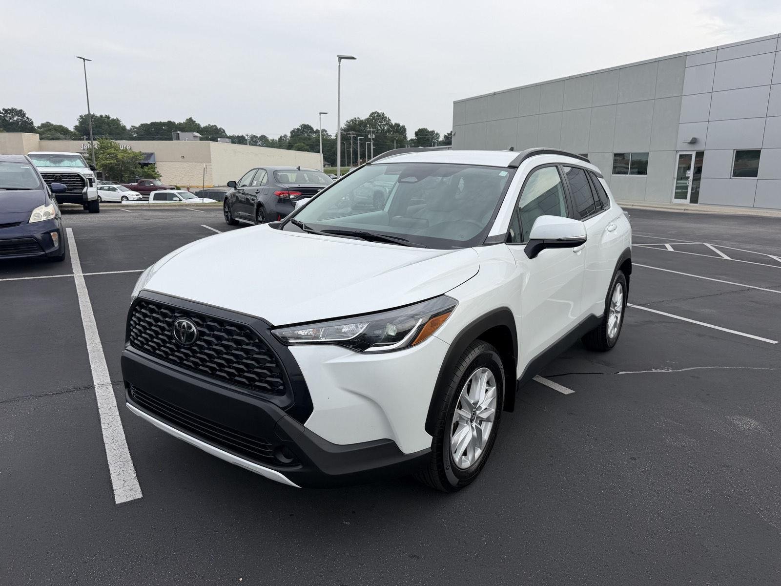Used 2023 Wind Chill Pearl Toyota LE image 3