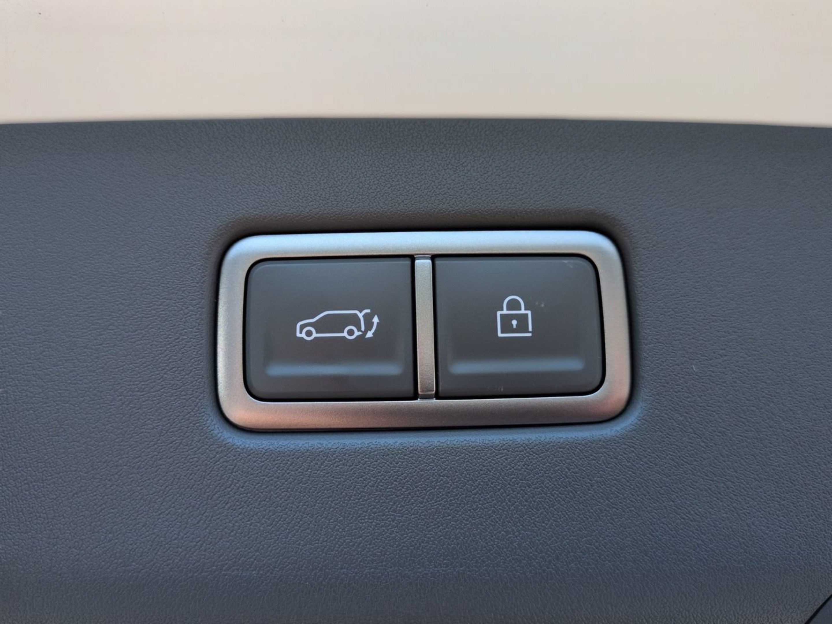 New 2026 Glacial White Pearl Kia Light RWD image 11