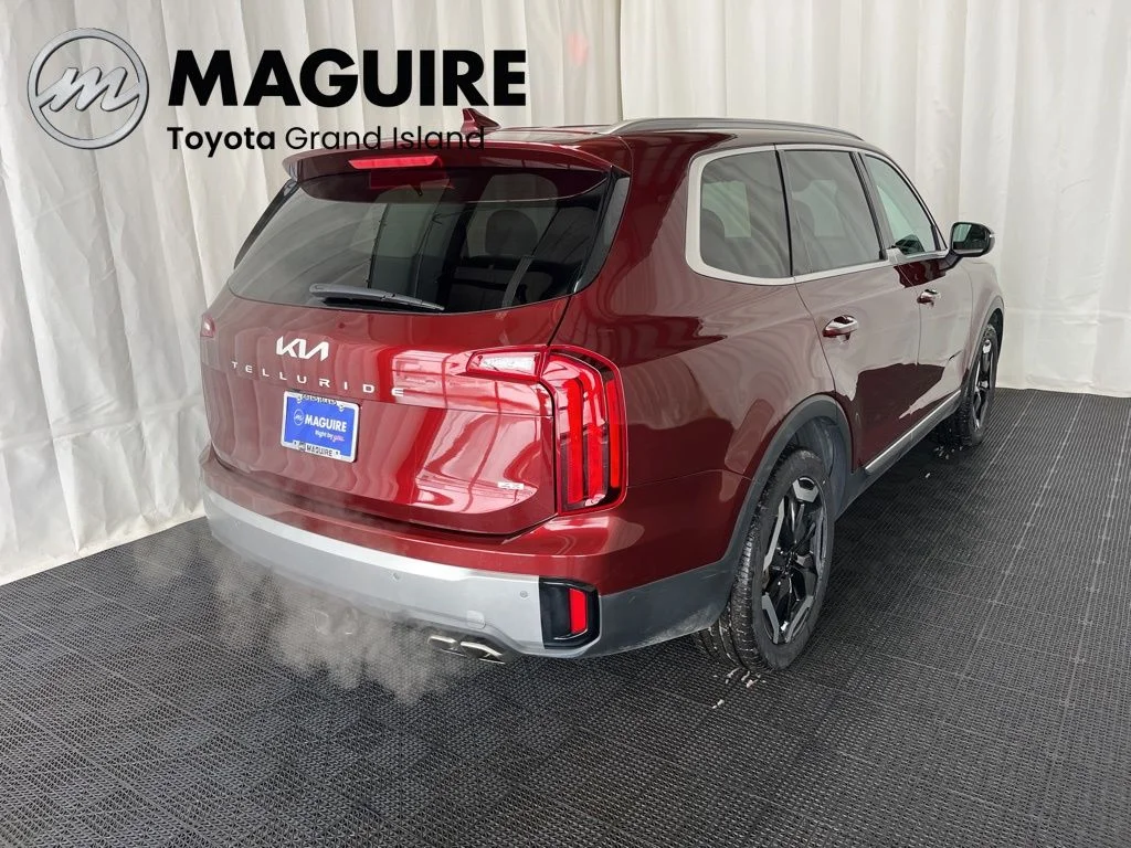 Used 2023 Red Kia S image 33