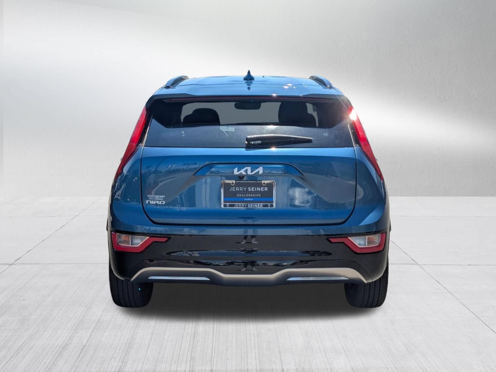 Used 2023 Mineral Blue Kia Wind image 4