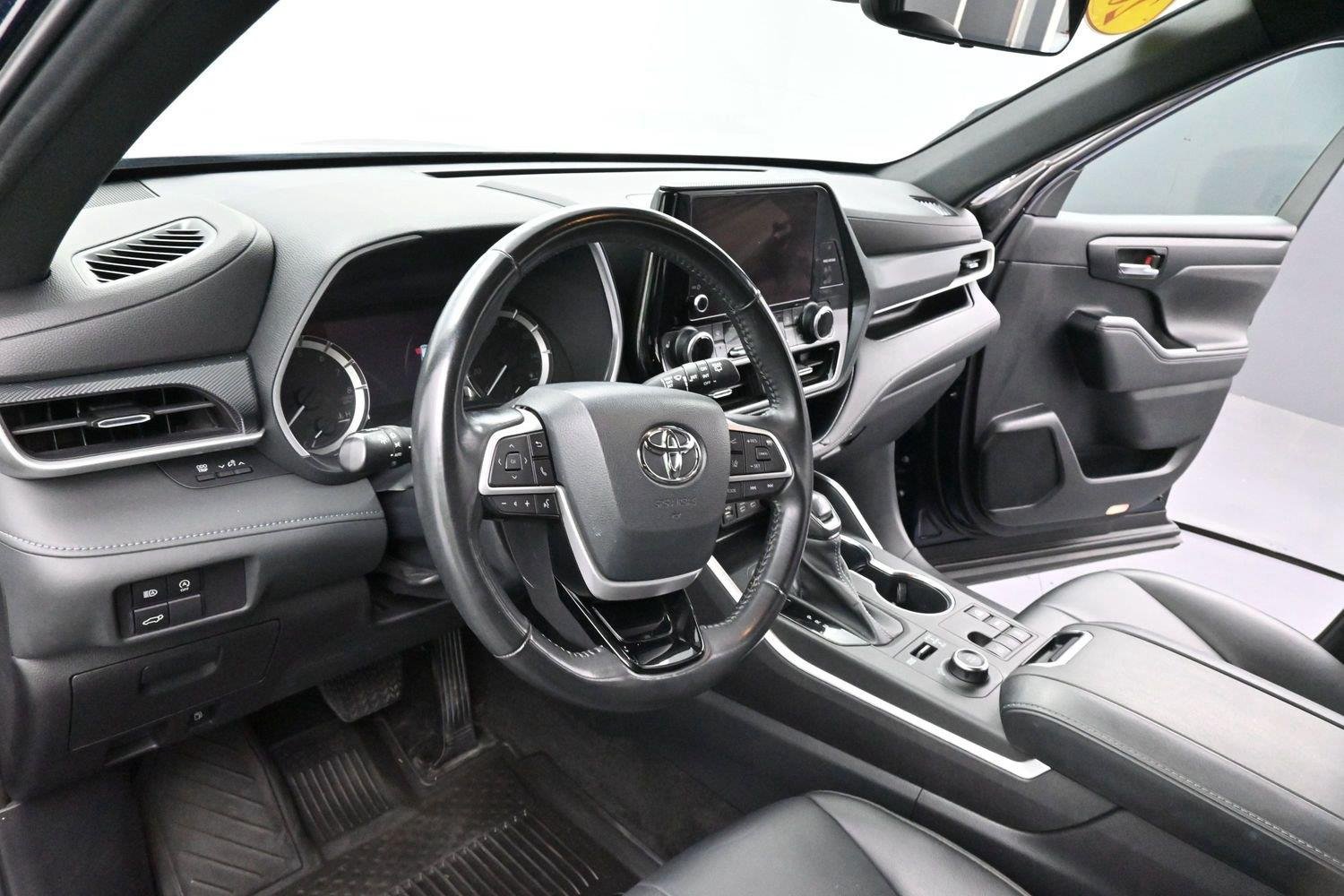 Used 2023 Blue Toyota L image 16