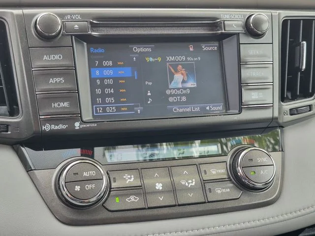 Used 2015 White Toyota XLE image 15