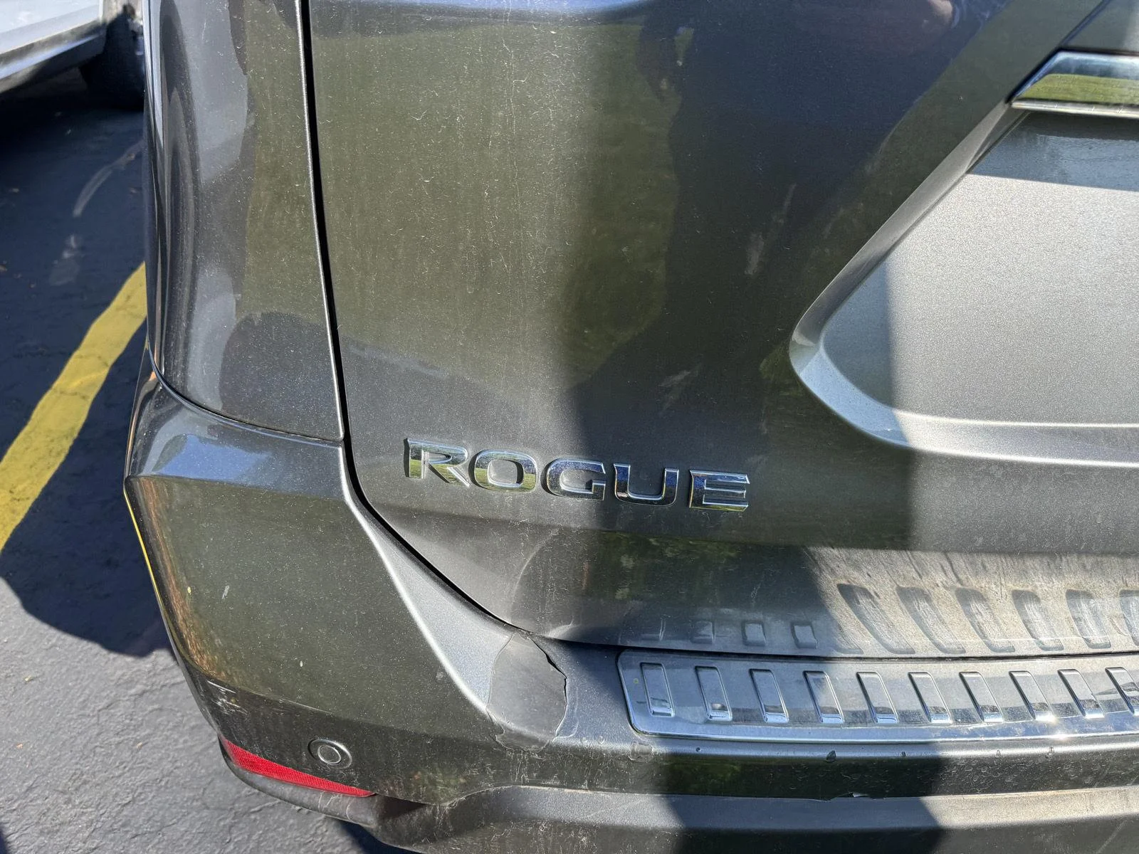 Used 2019 Gy Nissan SV image 3