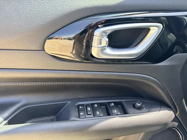 New 2026 White Jeep Latitude image 21
