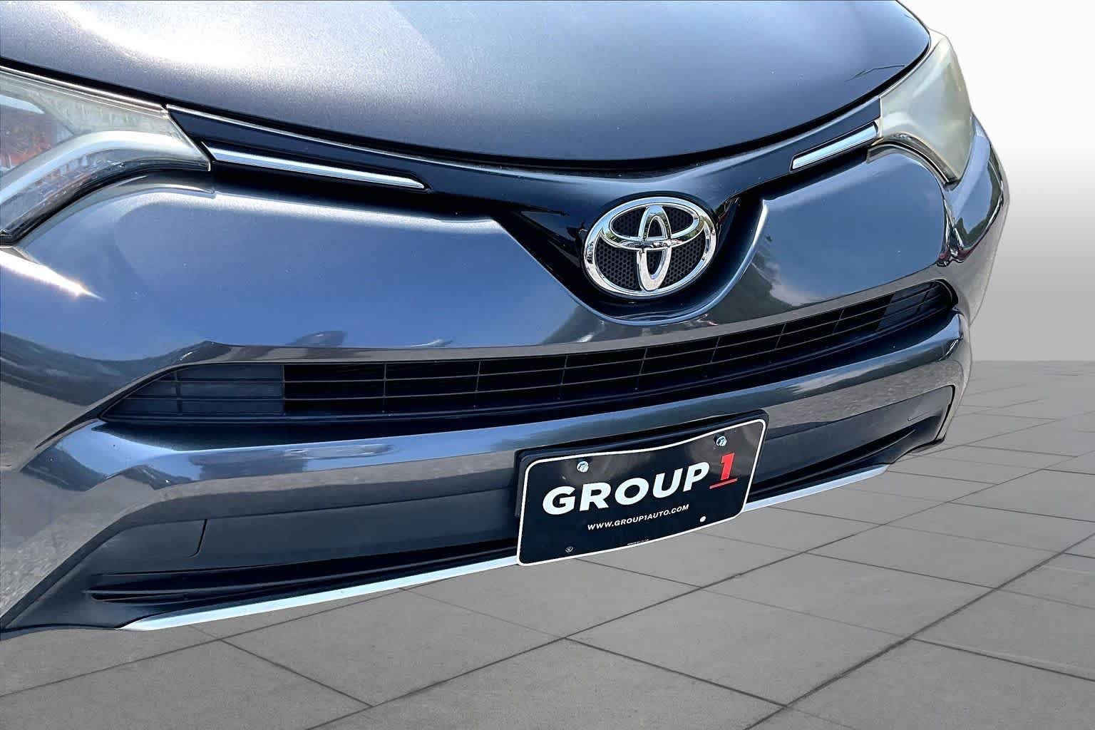 Used 2016 Magnetic Gray Metallic Toyota XLE image 30