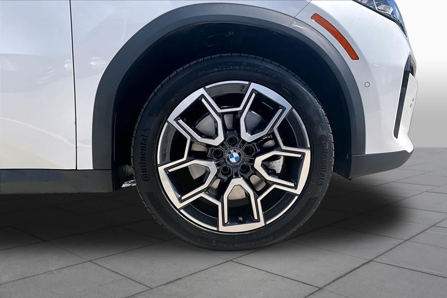 Used 2026 Mineral White Metallic BMW xDrive28i image 10