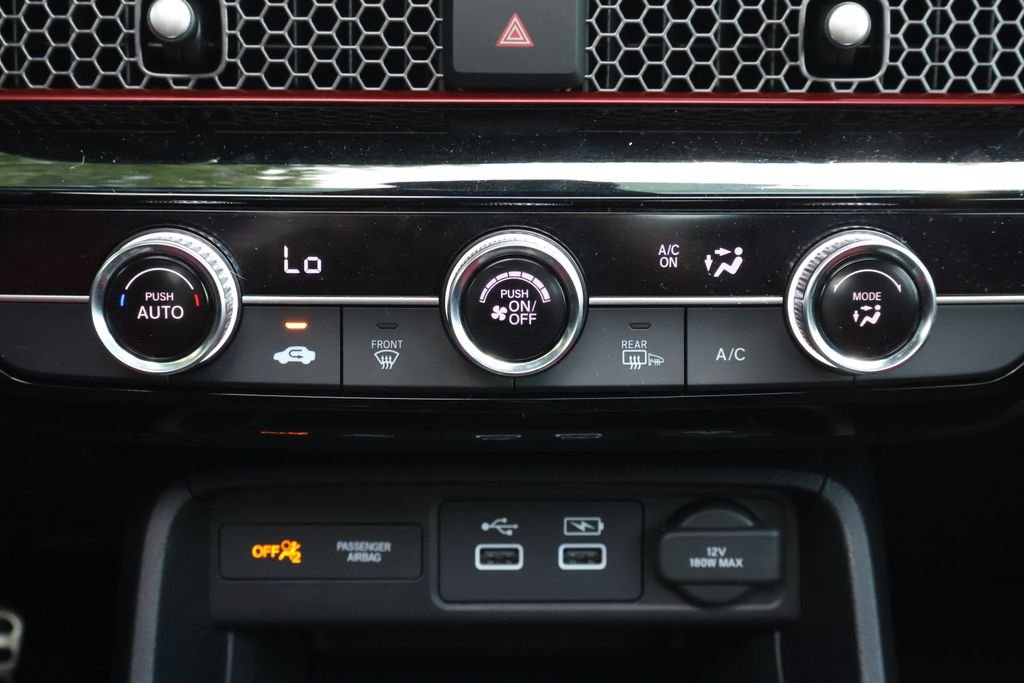 Used 2024 White Honda Base image 17