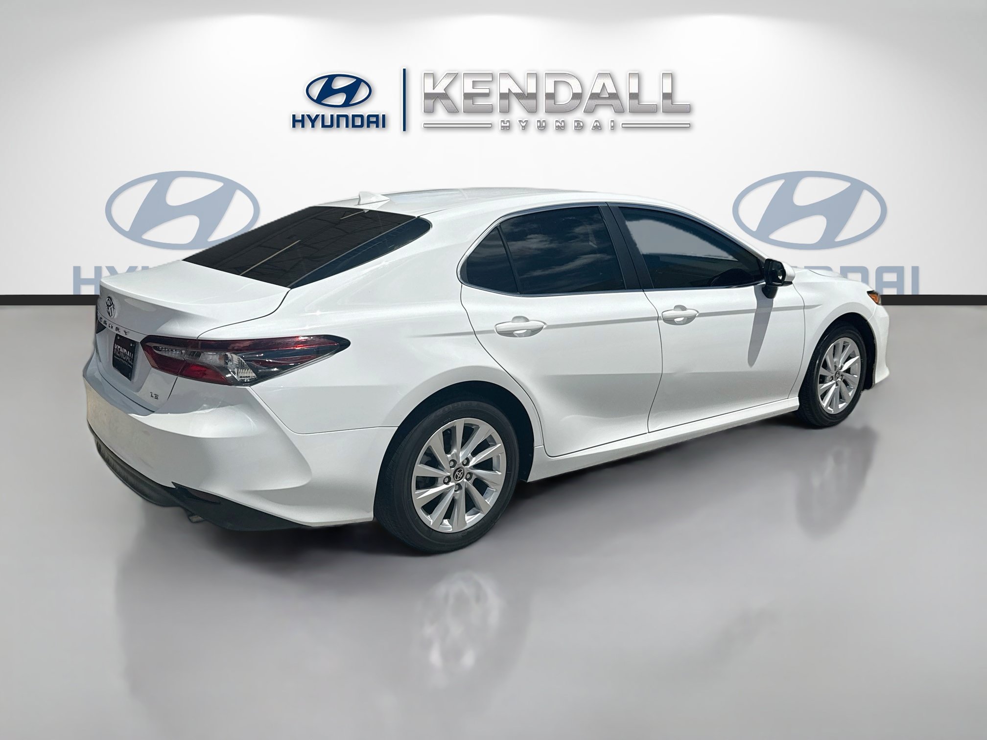 Used 2023 Ice Toyota LE image 6
