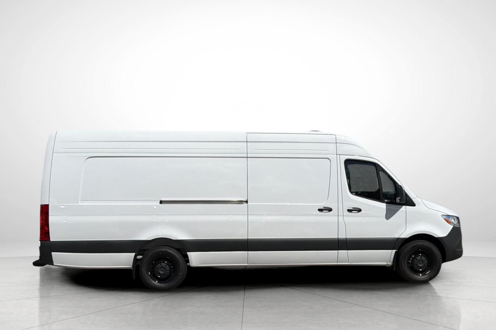 New 2026 Arctic White Mercedes-Benz Cargo 170 WB image 27