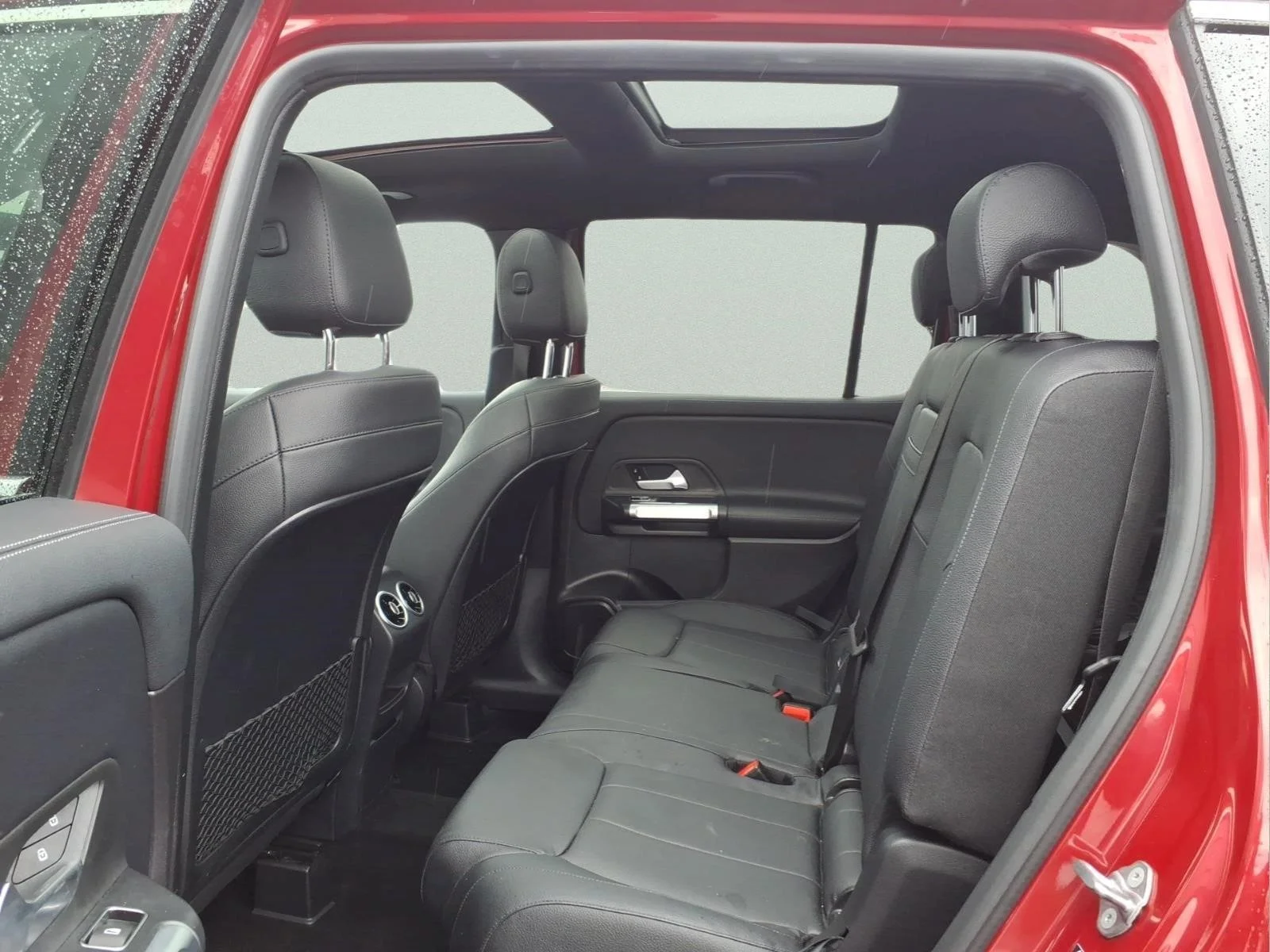 Used 2021 Red Mercedes-Benz GLB 250 image 11