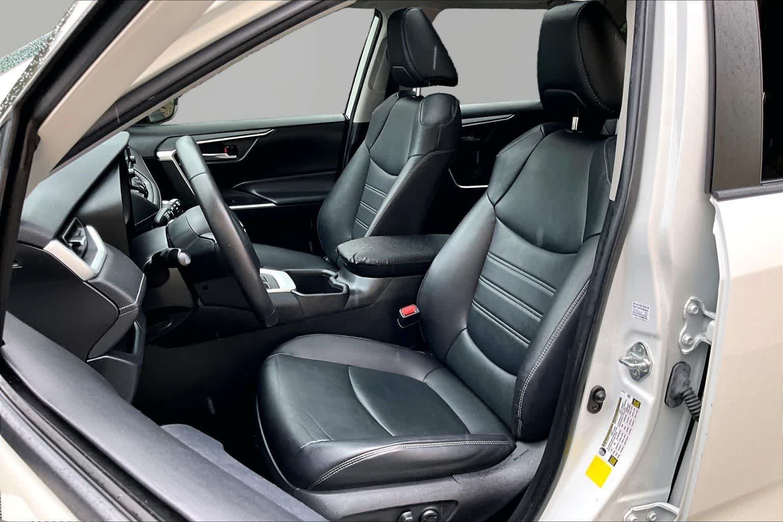 Used 2022 Blizzard Pearl Toyota XLE Premium image 8