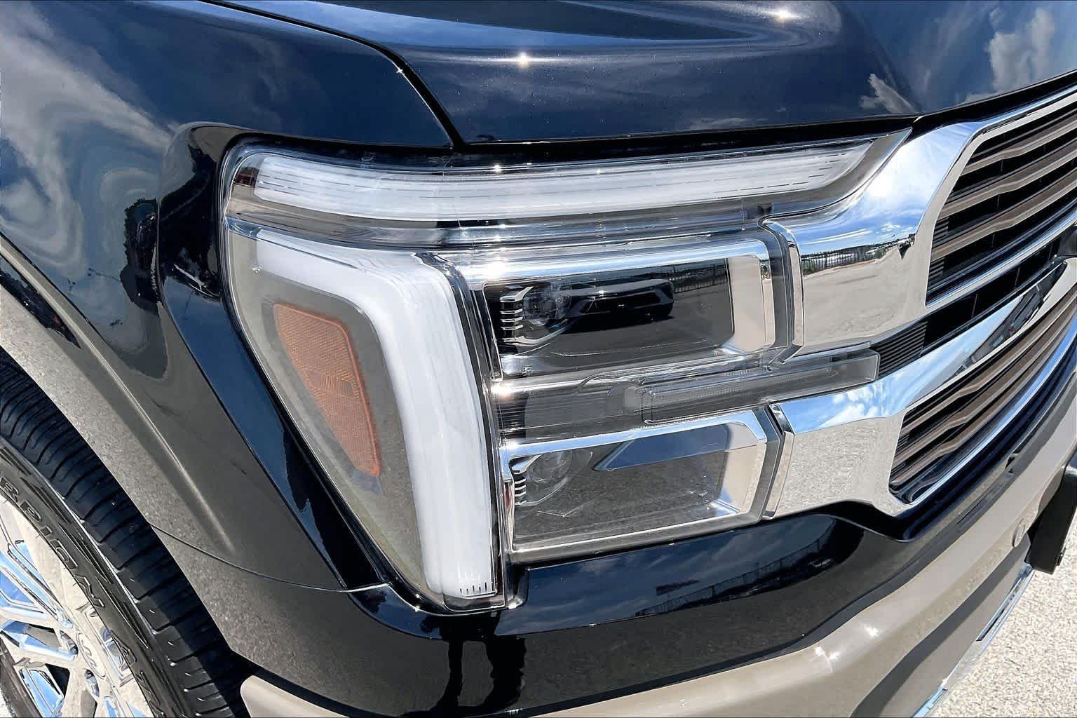 Used 2025 Agate Black/Marsh Gray Ford King Ranch image 28