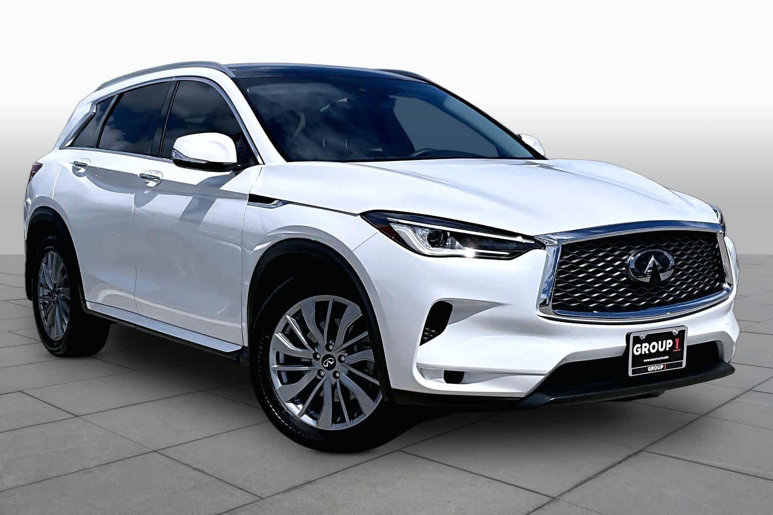Used 2025 Radiant White INFINITI LUXE image 3