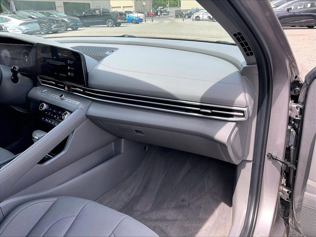 Used 2023 Silver Hyundai SEL image 13