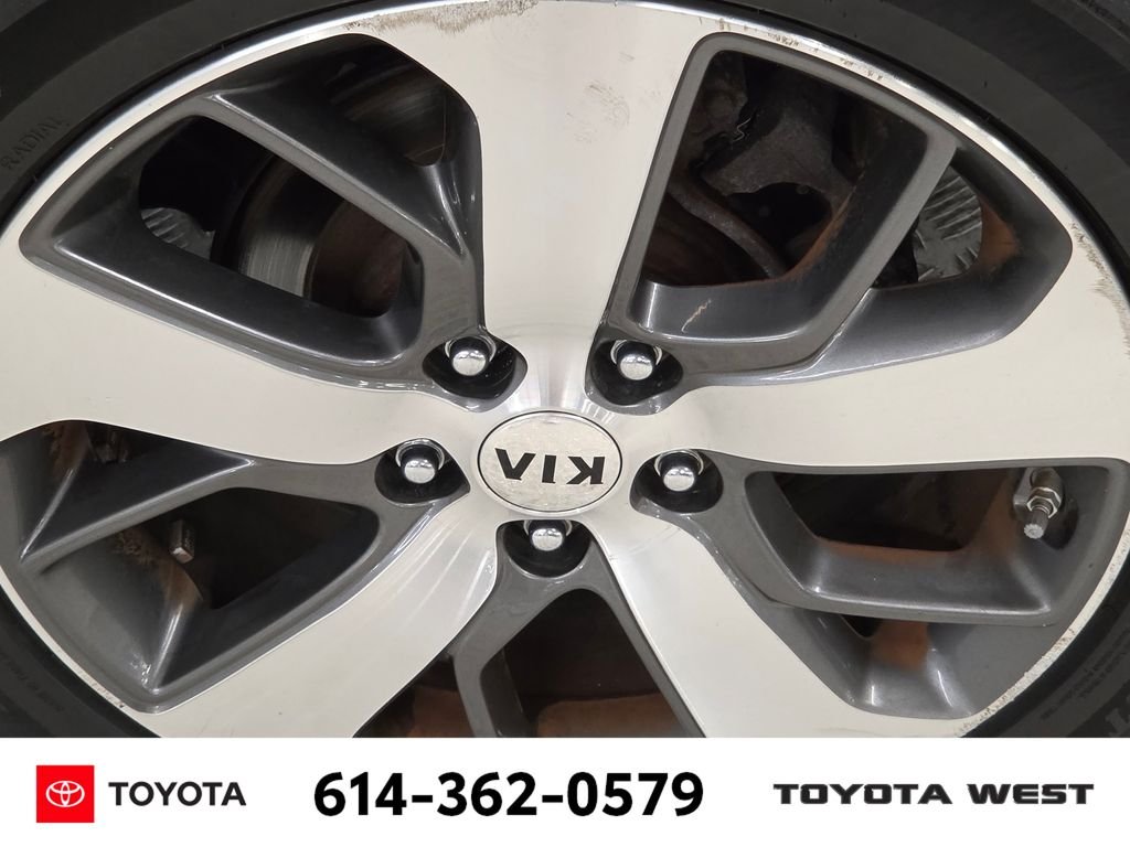 Used 2019 White Kia S image 12