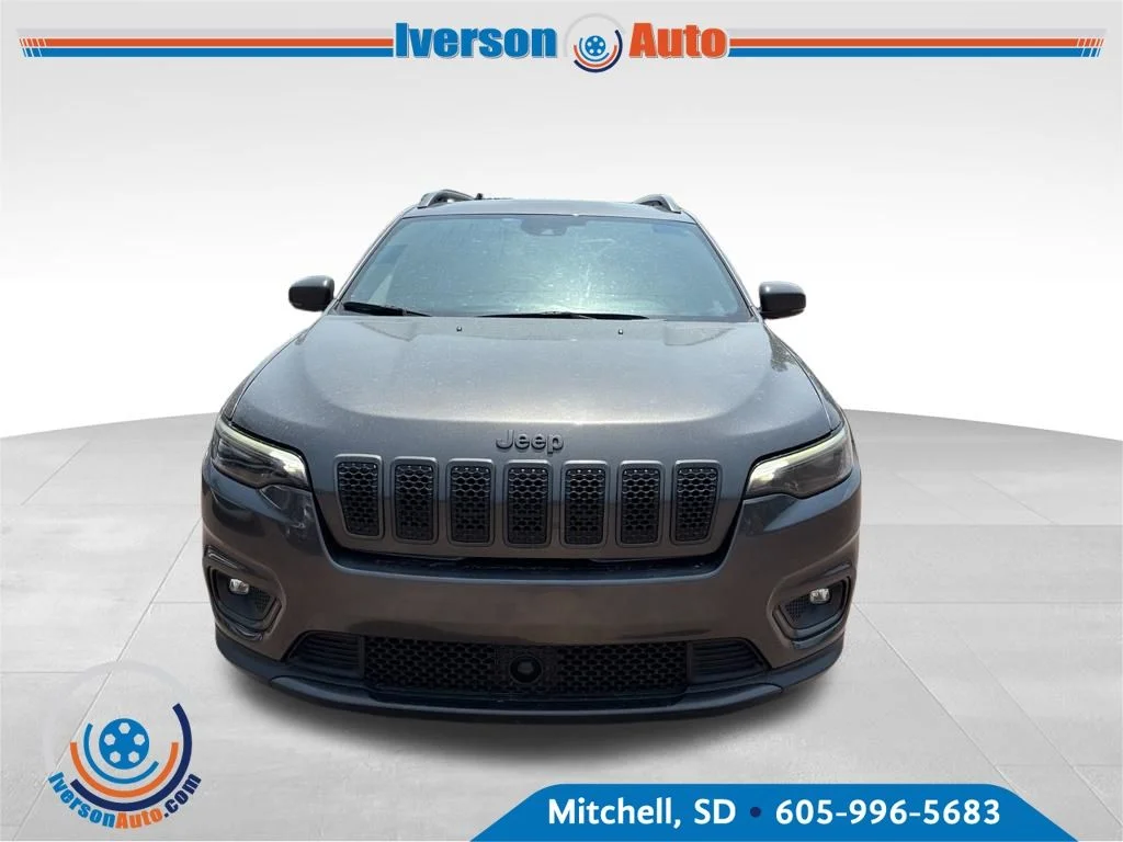 Used 2021 Gray Jeep Latitude Lux image 4