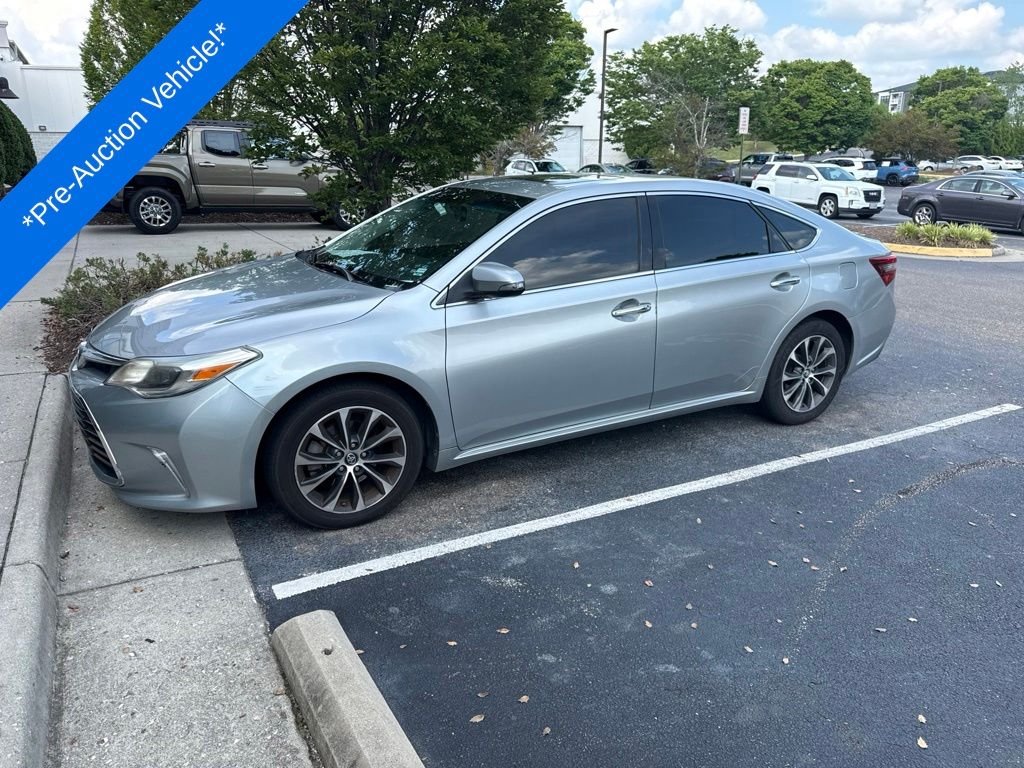 Used 2016 Silver Toyota XLE Premium image 3