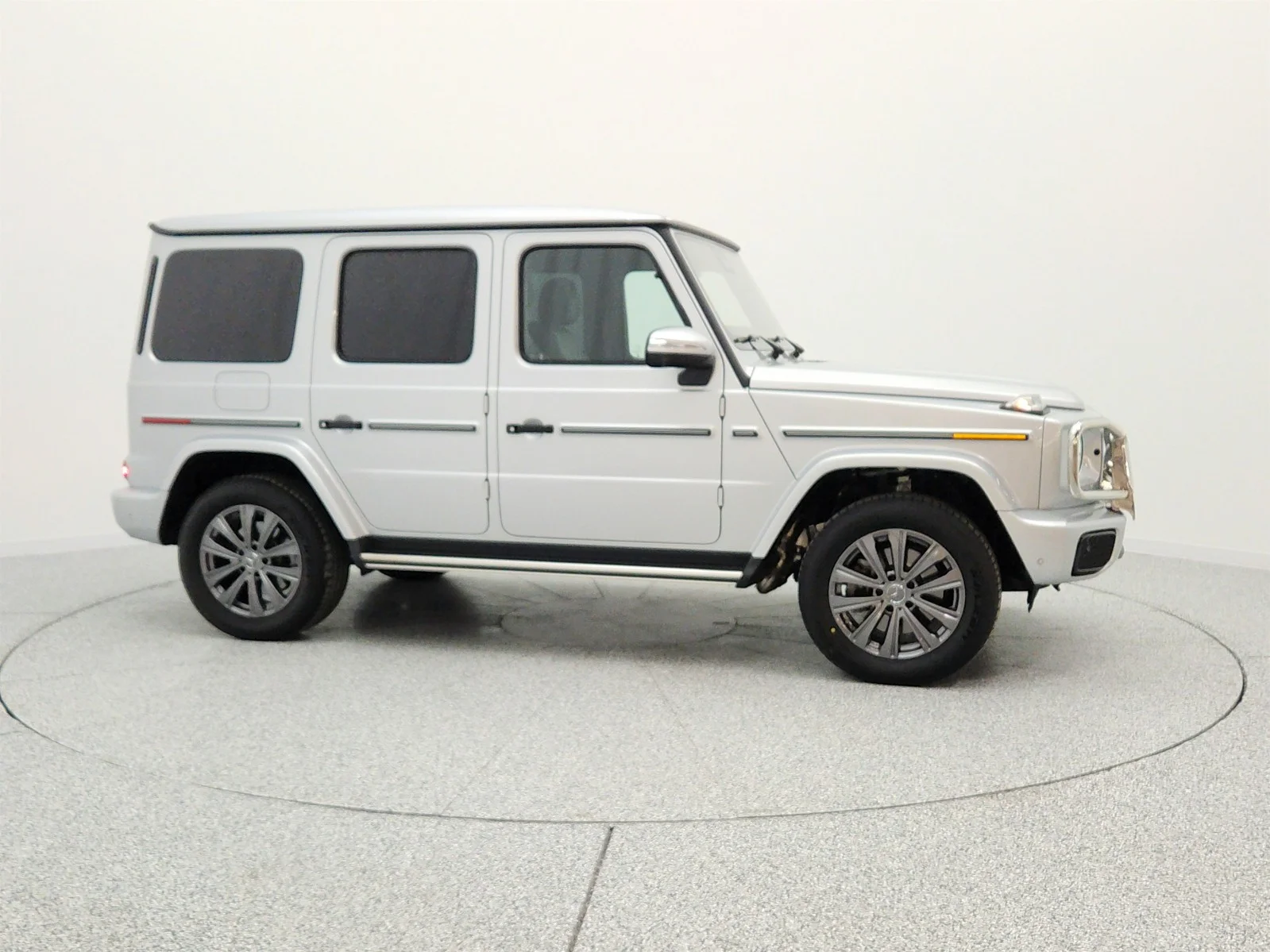 Certified Used 2025 Iridium Silver Metallic Mercedes-Benz G 550 image 4