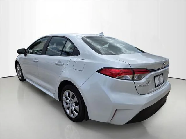 Used 2026 Wind Chill Pearl Toyota LE image 3