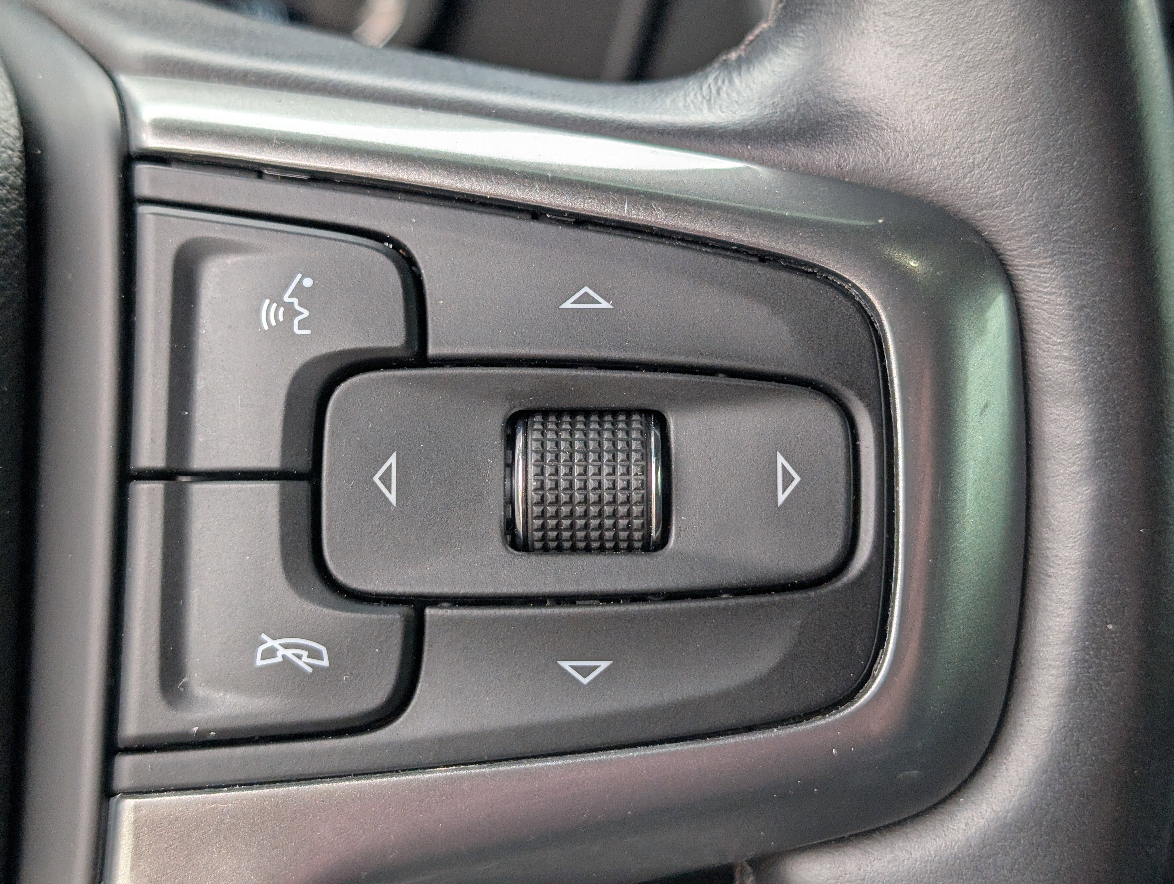 2023 Chevrolet Suburban Z71 - Photo 19