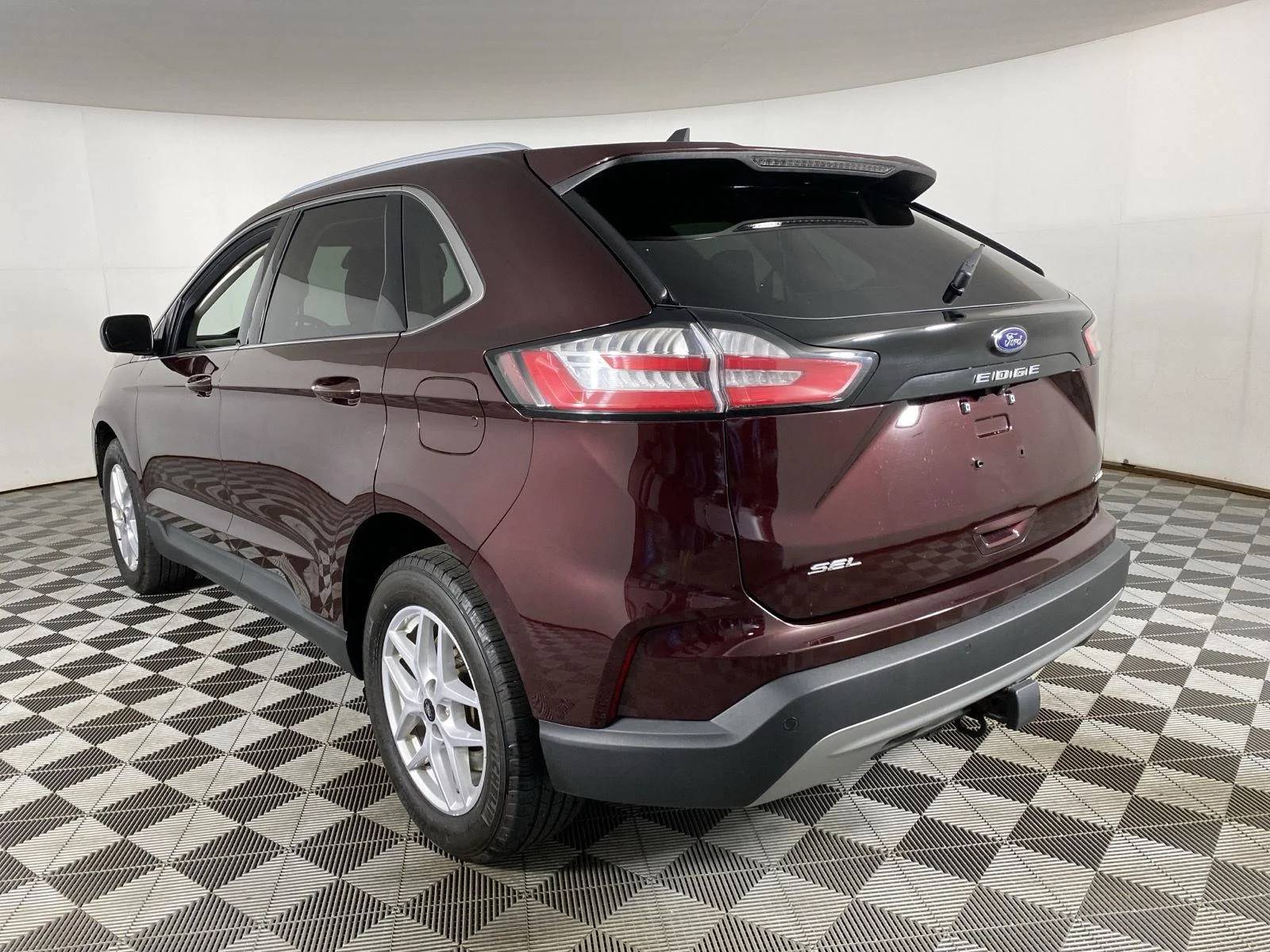 Used 2024 Burgundy Velvet Metallic Tinted Clearcoat Ford SEL image 8