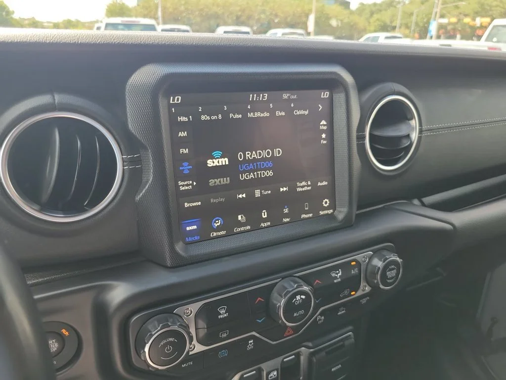 Used 2021 Silver Jeep Unlimited Sahara 4x4 image 13