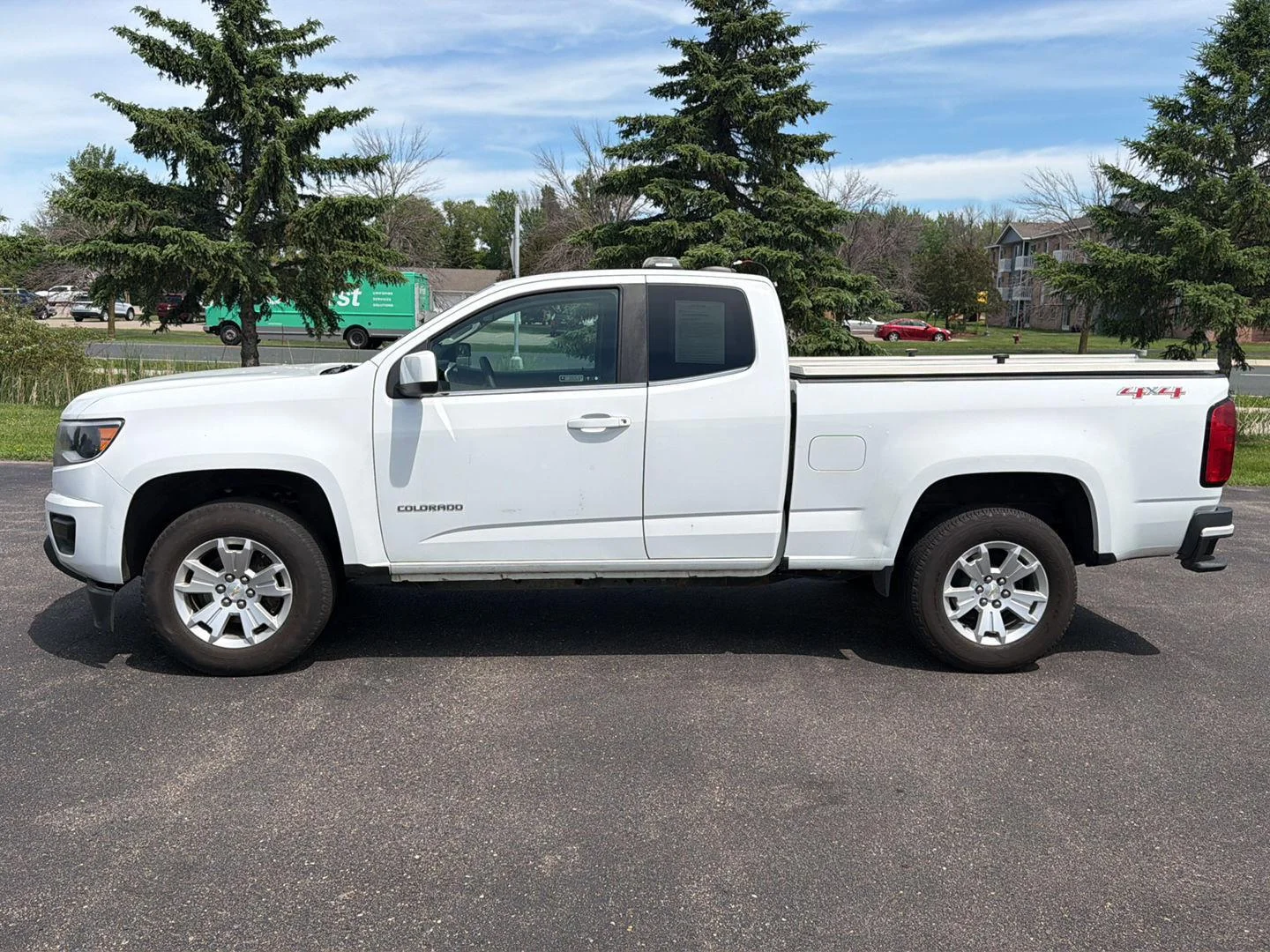 Used 2020 Summit White Chevrolet 4WD LT image 4