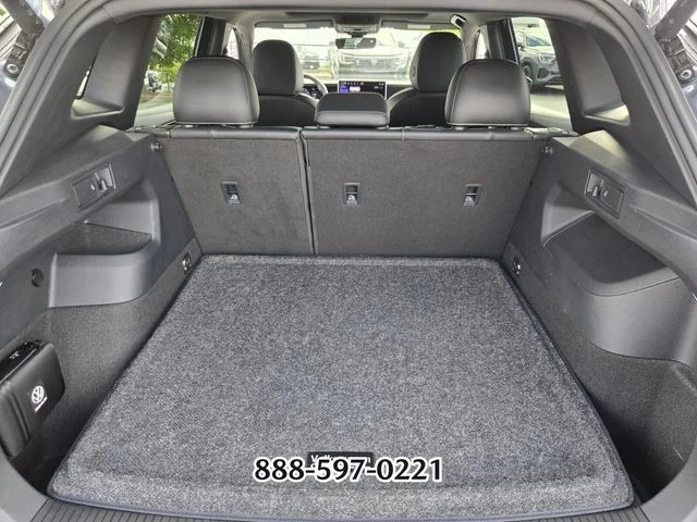 Certified Used 2025 Platinum Gray Metallic Volkswagen 2.0T SE R-LINE BLACK image 18