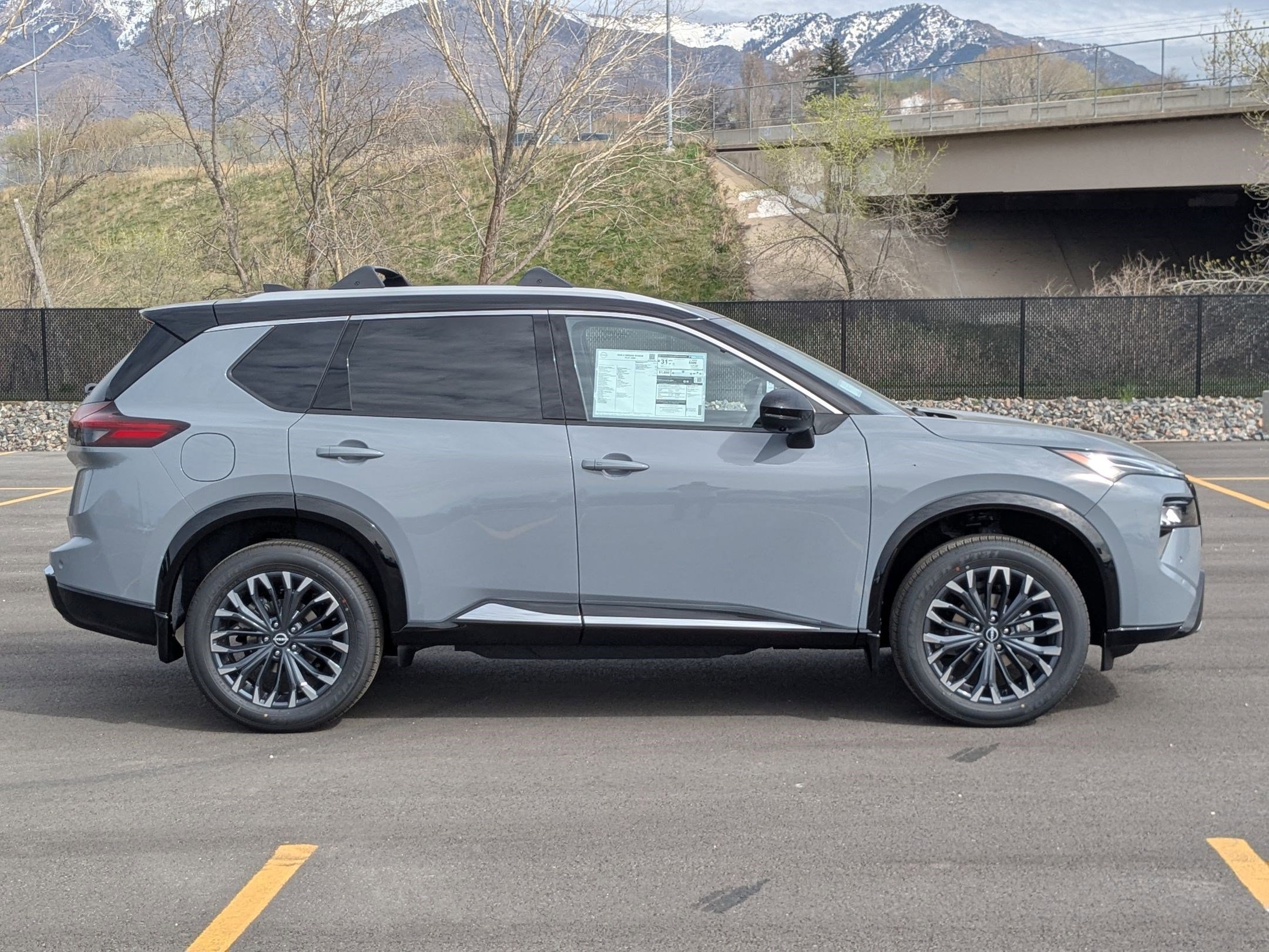 New 2026 Boulder Gray Pearl/Super Black Nissan Platinum image 2