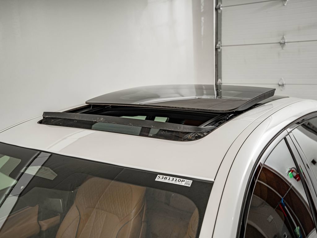 Used 2022 Mineral White Metallic BMW 750i xDrive image 16