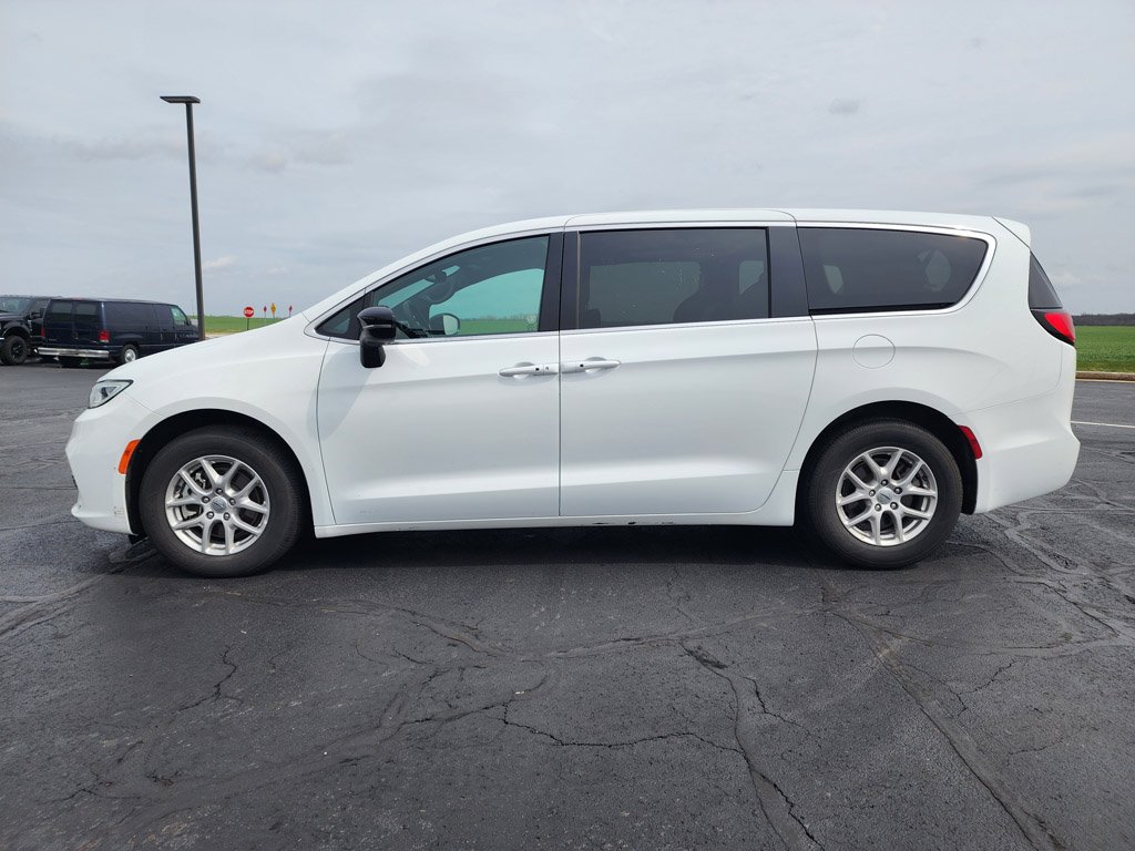 Used 2025 Bright White Clearcoat Chrysler Select image 6