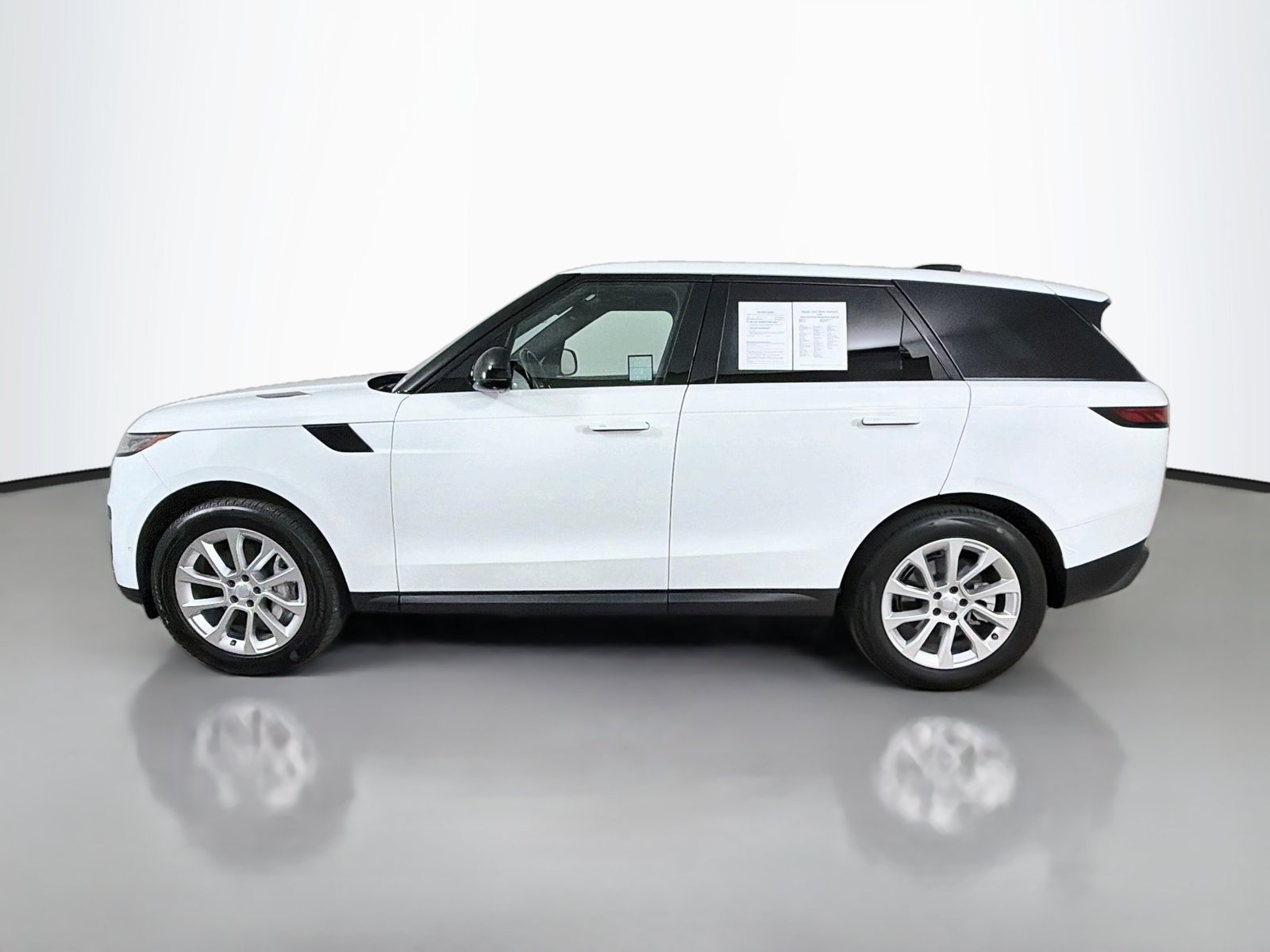 Certified Used 2025 Fuji White Land Rover SE image 2