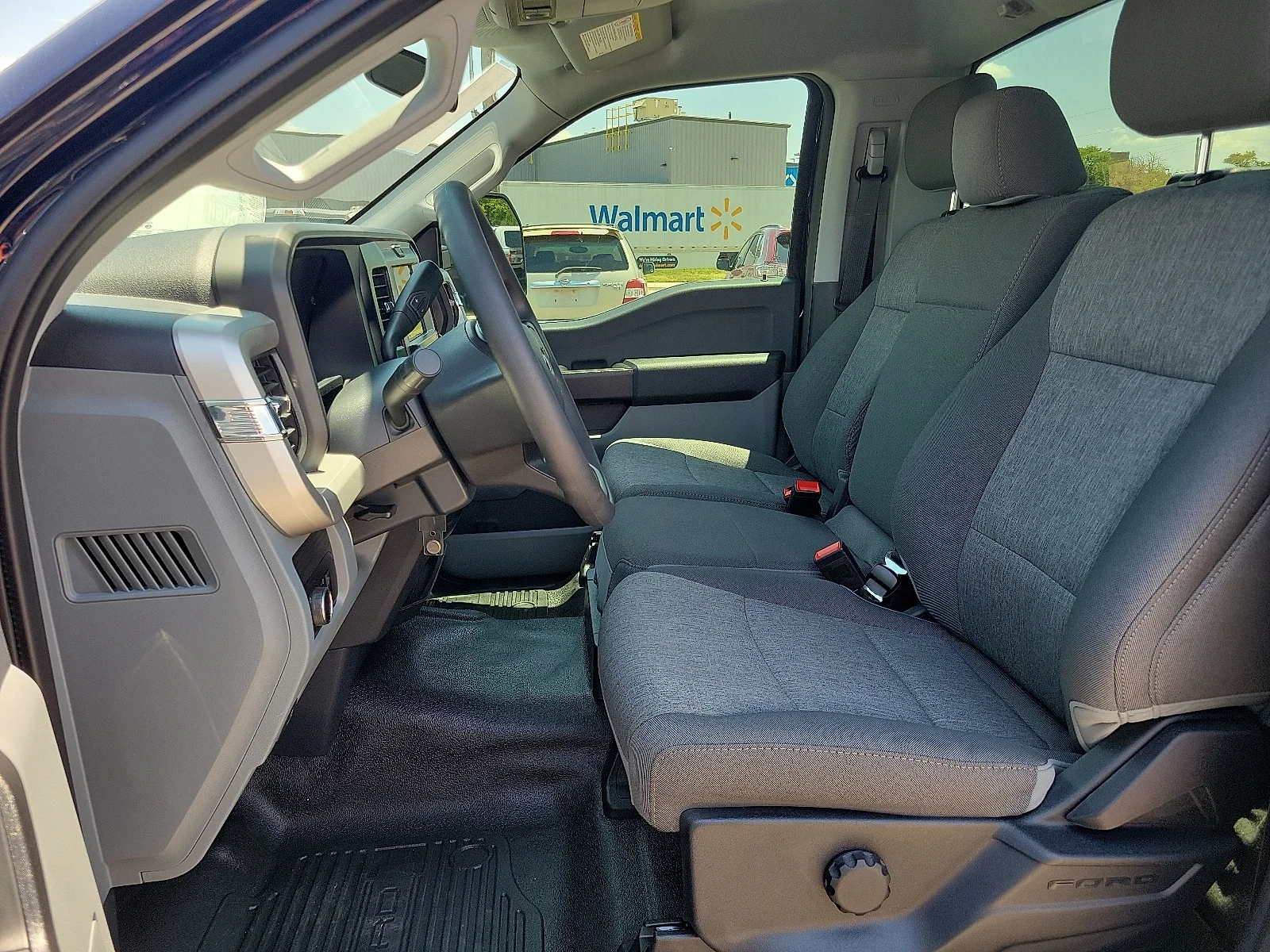 New 2025 Antimatter Blue Metallic Ford F-350&reg; XL image 10