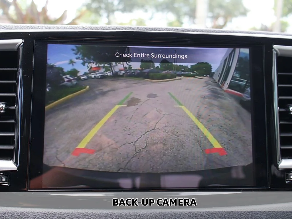 Used 2023 Black Chrysler Touring L image 4