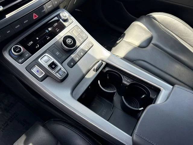 Used 2024 White Hyundai Calligraphy image 21