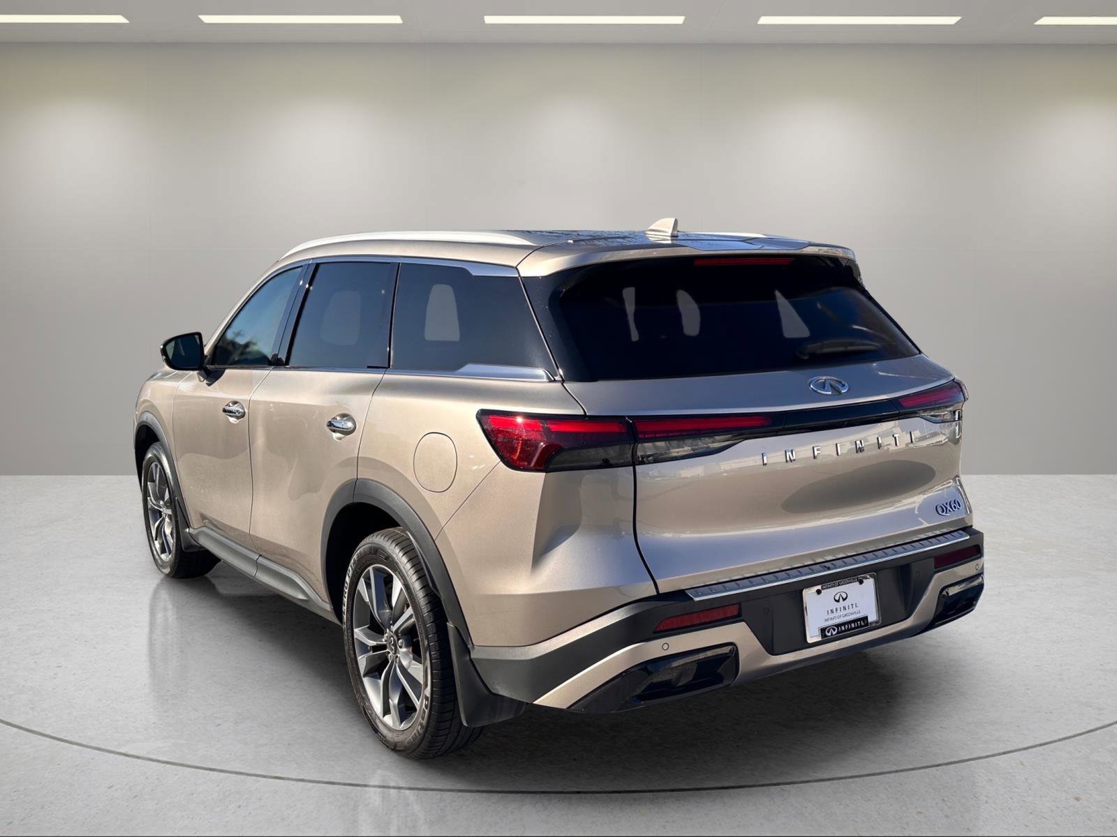 Used 2023 Warm Titanium INFINITI LUXE image 3