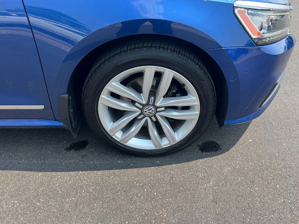 Used 2017 Blue Volkswagen SEL Premium image 15