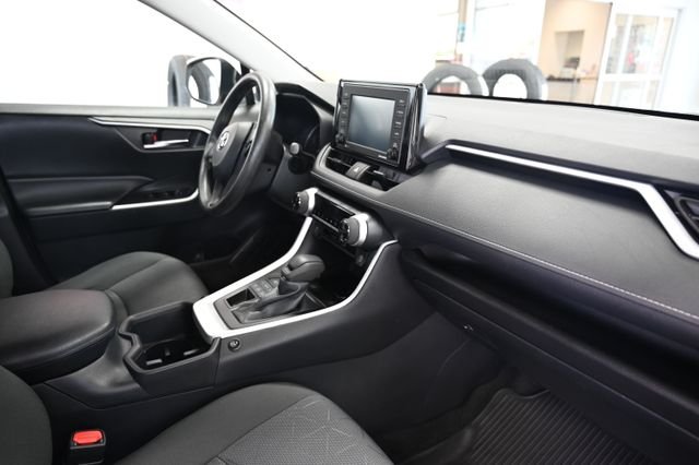 Used 2022 White Toyota XLE image 14