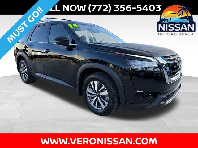 2025 Nissan Pathfinder SL