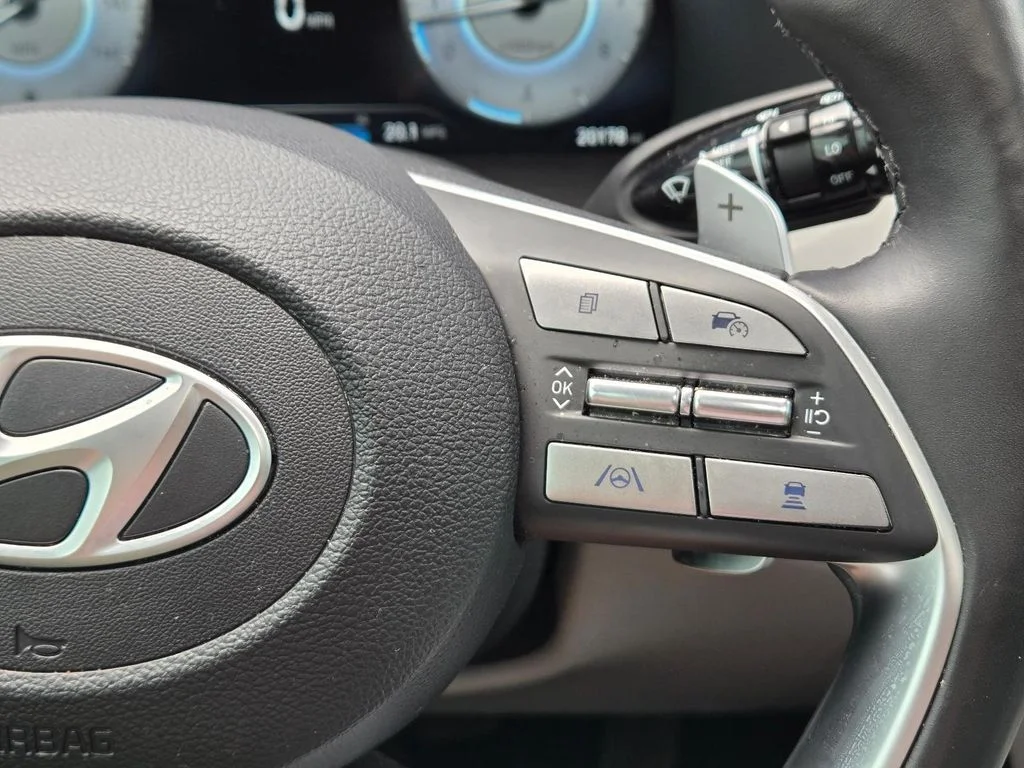 Used 2024 Red Hyundai SEL image 25