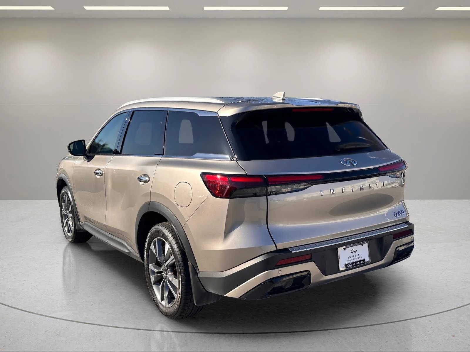 Used 2023 Warm Titanium INFINITI LUXE image 3