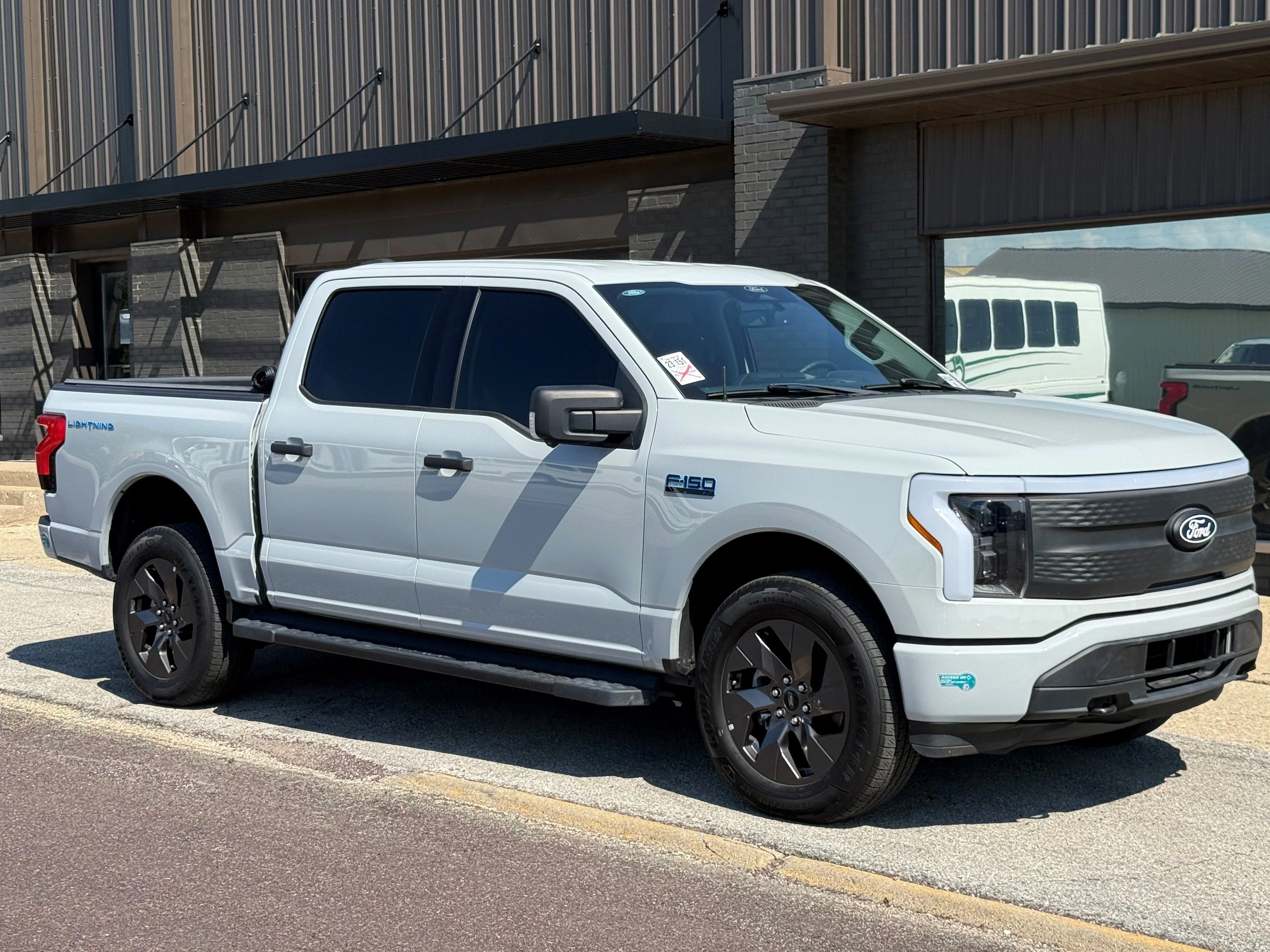 Used 2024 Oxford White Ford XLT image 3