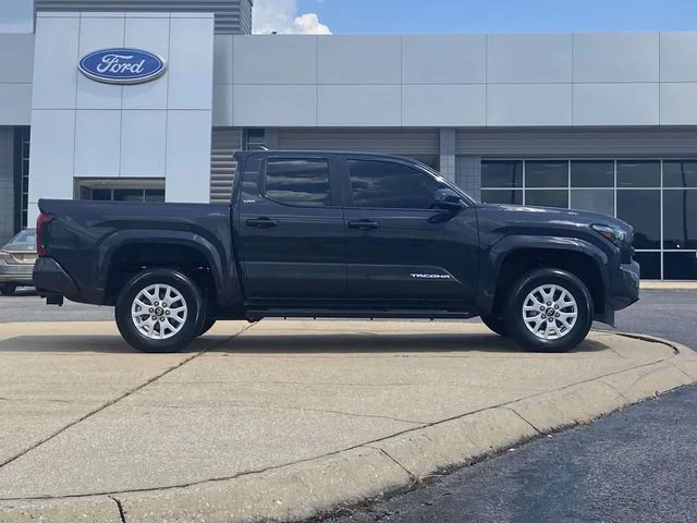 Used 2025  Toyota SR5 image 2