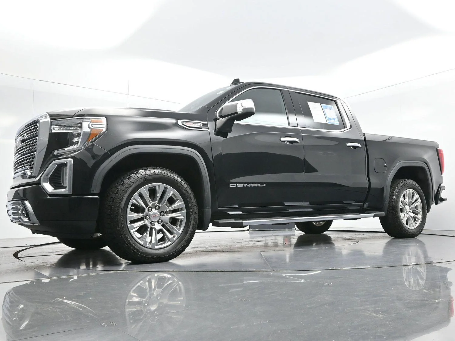 Used 2021 Onyx Black GMC Denali image 50