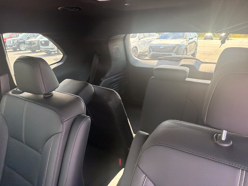 Used 2024 White GMC Elevation image 23